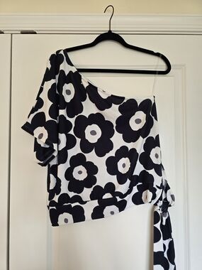 BiBi Black & White One-Shoulder Floral Tie-Hem Crop Top